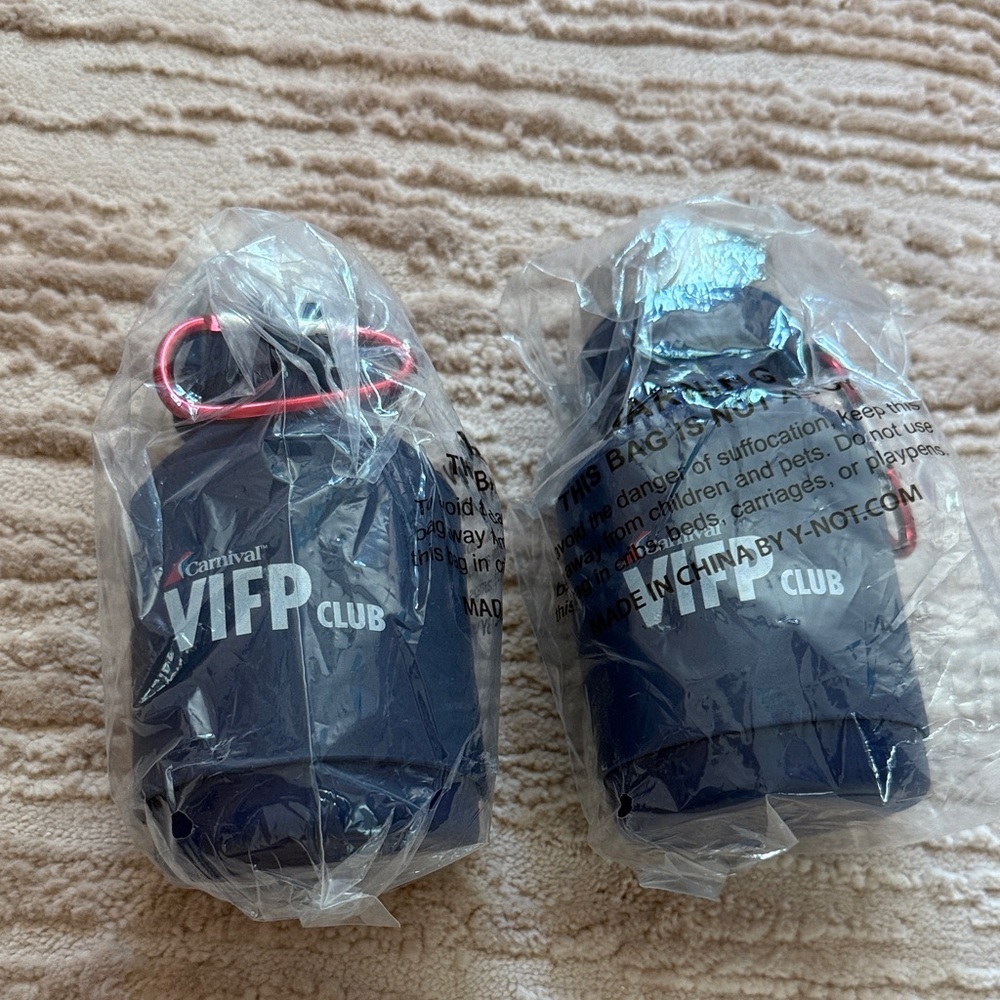 BRAND NEW NEVER OPENED Set of 2 Carnival VIFP Club Navy Expandable Water Bottle